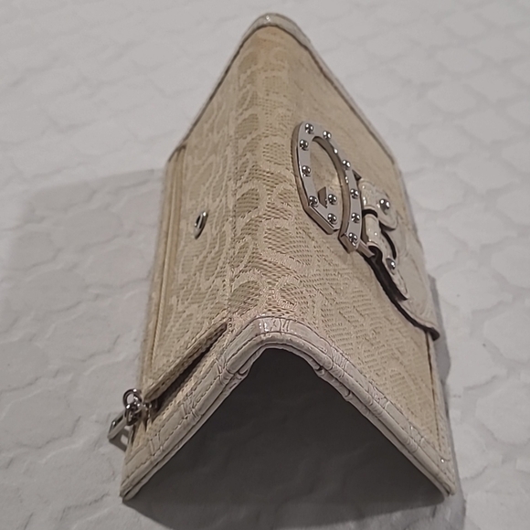 🤩4/$25 GUESS Tri-fold Wallet - Picture 9 of 16